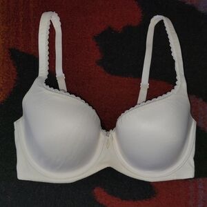 Victoria's Secret BODY BY VICTORIA Lined Demi Bra 32DD